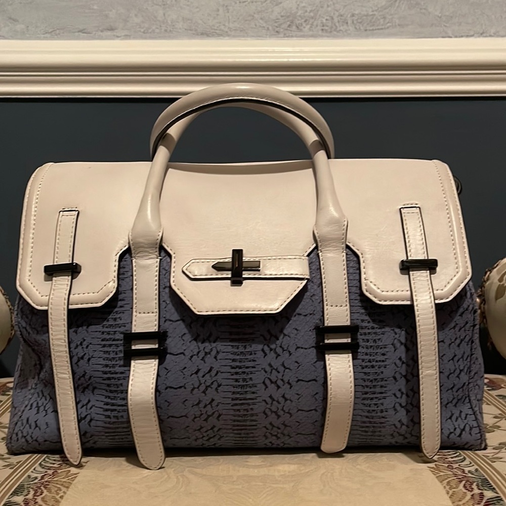 Minimal usage minor scraps in one corner real leather includes a should strap